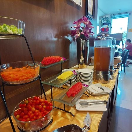 Rapeepan Ville Hotel Убонратчатхани Экстерьер фото